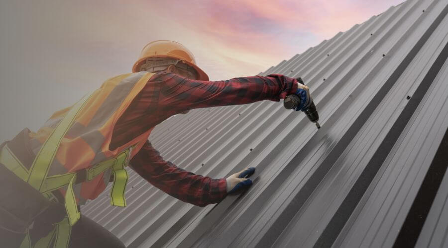 Professional gutter cleaning in Toluca, IL